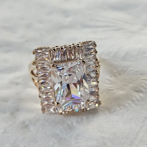 Elegant Gold and Silver Women's Ring - Picture 15 of 15